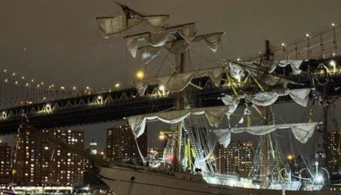 Kapal Latihan AL Meksiko Tabrak Jembatan Brooklyn, 2 Tewas dan 17 Luka