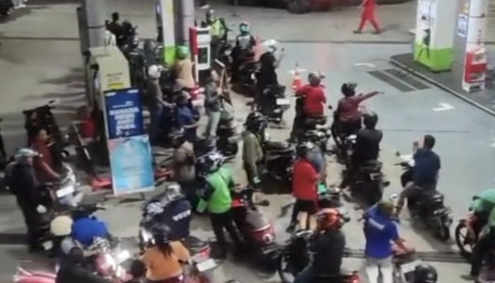 Kelangkaan BBM Landa Balikpapan, Antrean Mengular