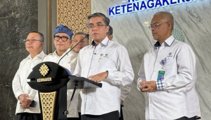 Menaker Terbitkan SE Larangan Penahanan Ijazah Pekerja