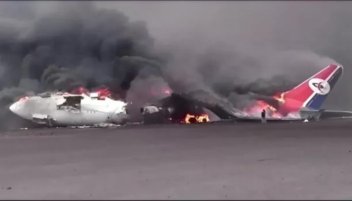 Israel Serang Bandara Sanaa, Pesawat Haji Yaman Hancur
