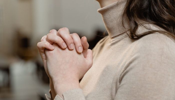 Doa Katolik untuk Arwah Orang yang Sudah Meninggal: Panduan, Makna, dan Harapan Abadi