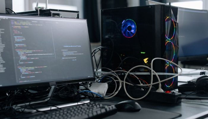 Perbedaan Hardware dan Software, Ini Penjelasannya! Jangan Sampai Salah Paham Lagi!