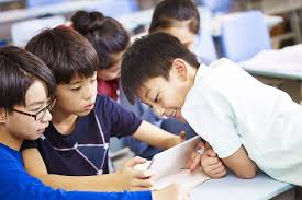 Pemkot Bekasi Larang Pelajar Bawa HP ke Sekolah Mulai Tahun Ajaran 2025/2026