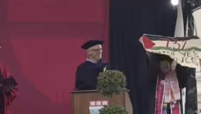 Wisudawan Harvard Teriakan ‘Free Palestine’ Saat Upacara Kelulusan