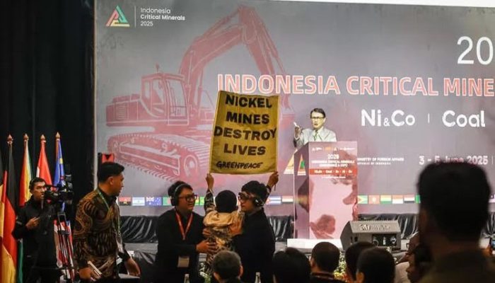 Greenpeace dan Anak Muda Papua Suarakan Derita Tambang Nikel di Tengah Konferensi Mineral Nasional