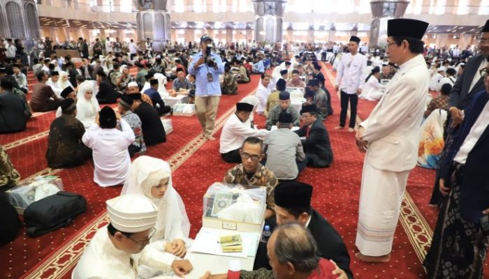 100 Pasangan Resmi Menikah di Masjid Istiqlal: Kemenag Gelar Nikah Massal