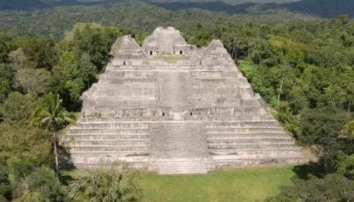 Arkeolog Temukan Makam Raja Pertama Caracol Setelah 40 Tahun Penggalian