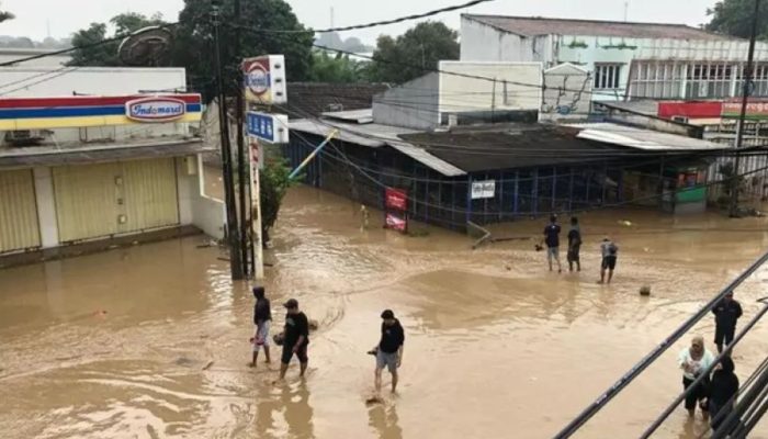 Banjir Meluas di DKI Jakarta, 67 RT Masih Terendam hingga Dini Hari