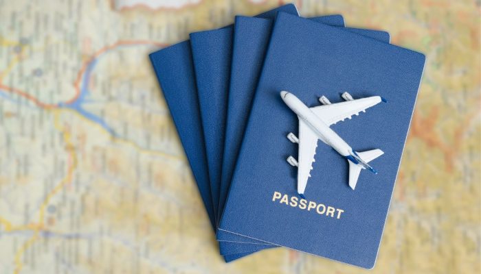 Perbedaan Paspor Biasa dan Elektronik: Kelebihan, Kekurangan, & Cara Membuatnya