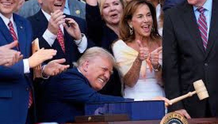 Trump Resmikan “One Big Beautiful Bill”, UU Pajak dan Belanja Baru AS di Hari Kemerdekaan