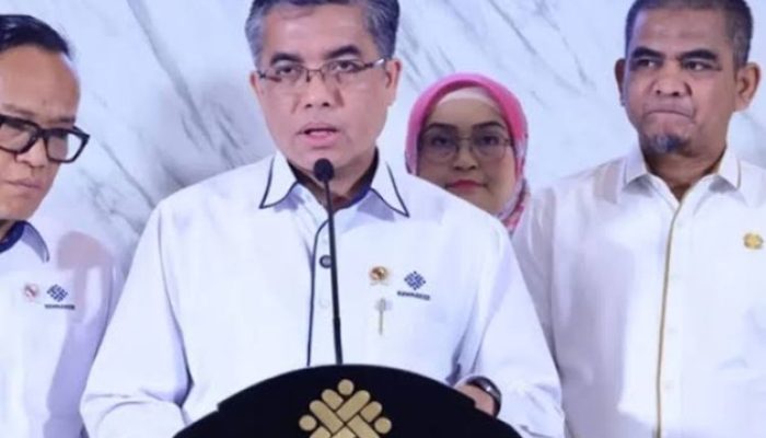 Lebih dari 1 Juta Sarjana Menganggur, Menaker Soroti Tantangan Ketenagakerjaan 2025