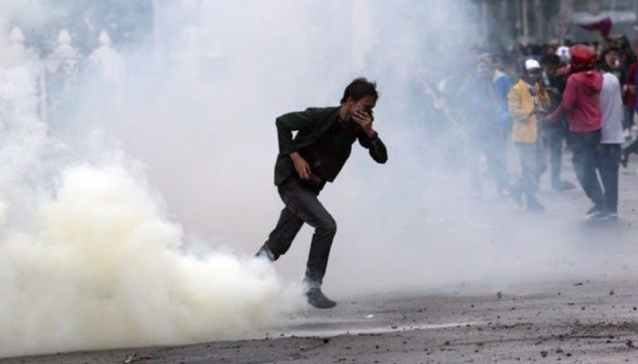 Bahaya Gas Air Mata, Ini Dampaknya untuk Anda!