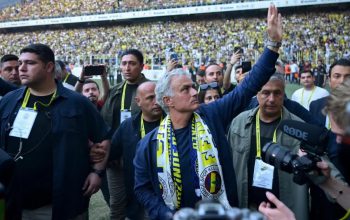 Jose Mourinho Dipecat Fenerbahce Usai Gagal di Liga Champions dan Dihantam Kontroversi