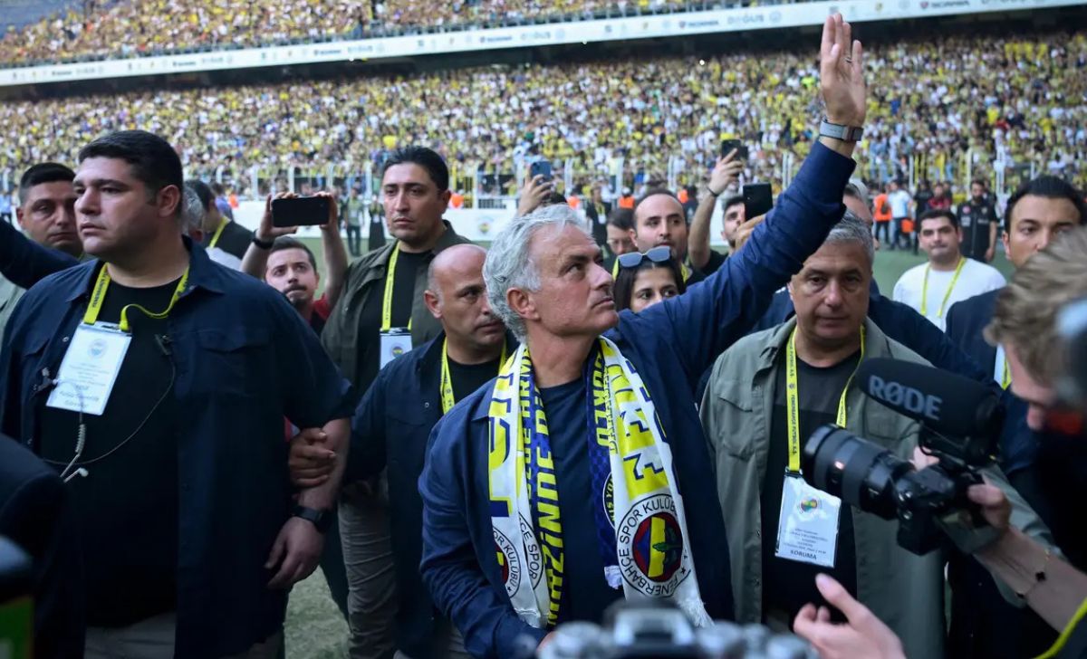 Jose Mourinho Dipecat Fenerbahce Usai Gagal di Liga Champions dan Dihantam Kontroversi