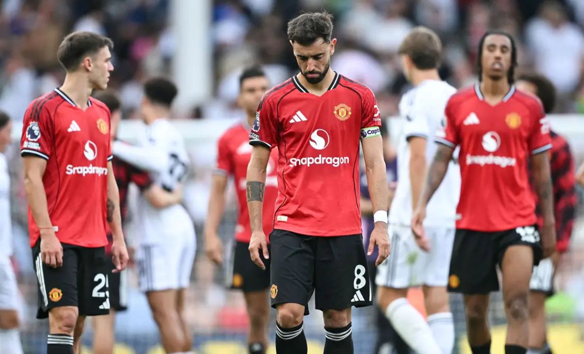 Penalti Melambung Bruno Fernandes Jadi Sorotan, Gary Neville Punya Teori Sendiri