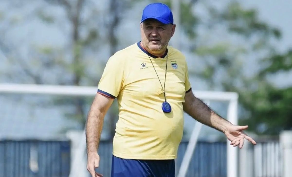 Bojan Hodak Pasang Badan Bela Thom Haye dari Kritik Pedas