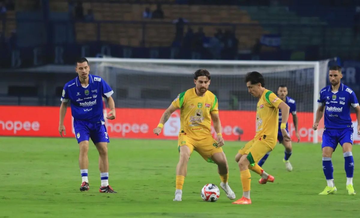 Thom Haye Jalani Debut Manis Bersama Persib Bandung