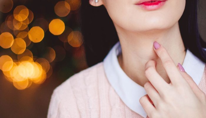 Keistimewaan Leher Bergaris: Dari Pandangan Spiritual hingga Fakta Medis