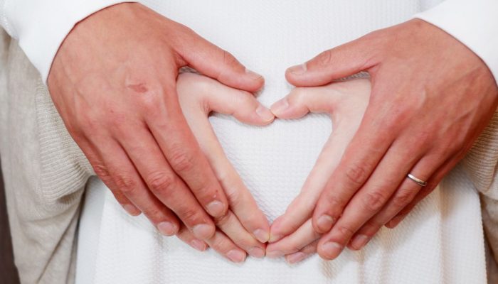 Cara Mengatasi Perut Bagian Bawah Sakit Saat Hamil Trimester 1, Kenali Juga Penyebabnya!