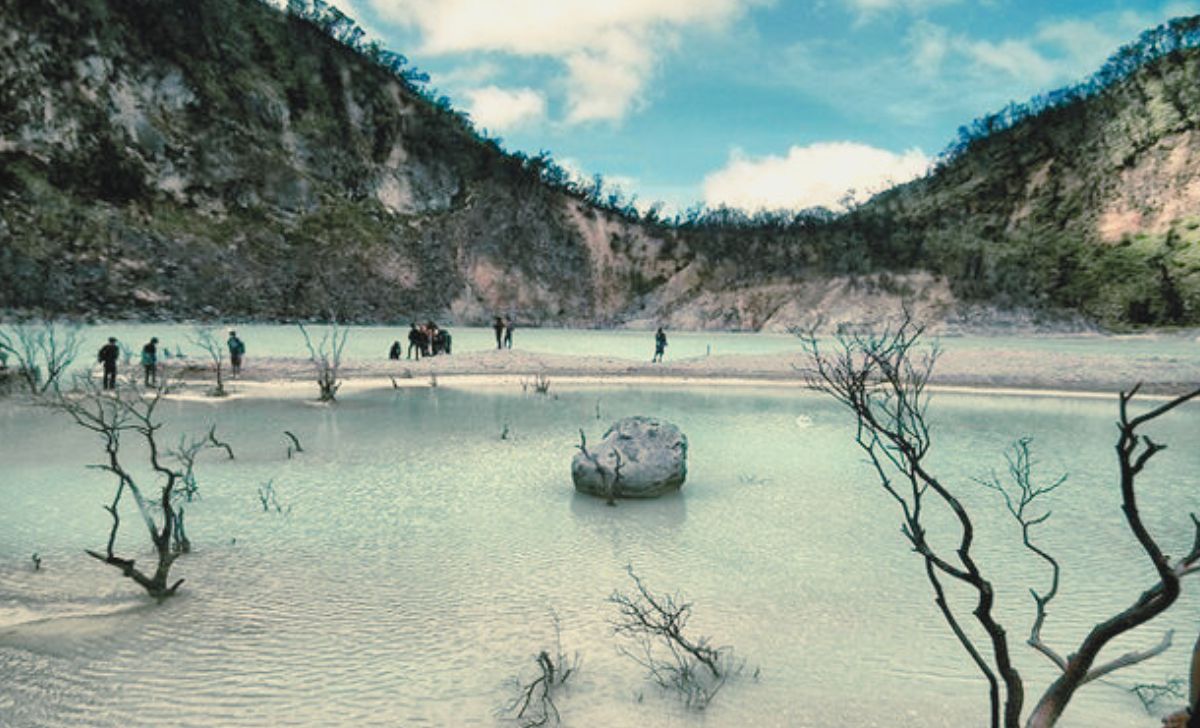 kawah putih ciwidey tempat wisata di bandung