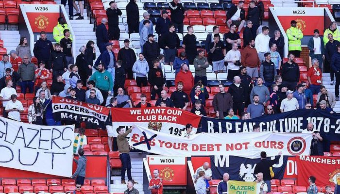 The 1958 Serukan Aksi Protes, Kemarahan Suporter MU Memuncak