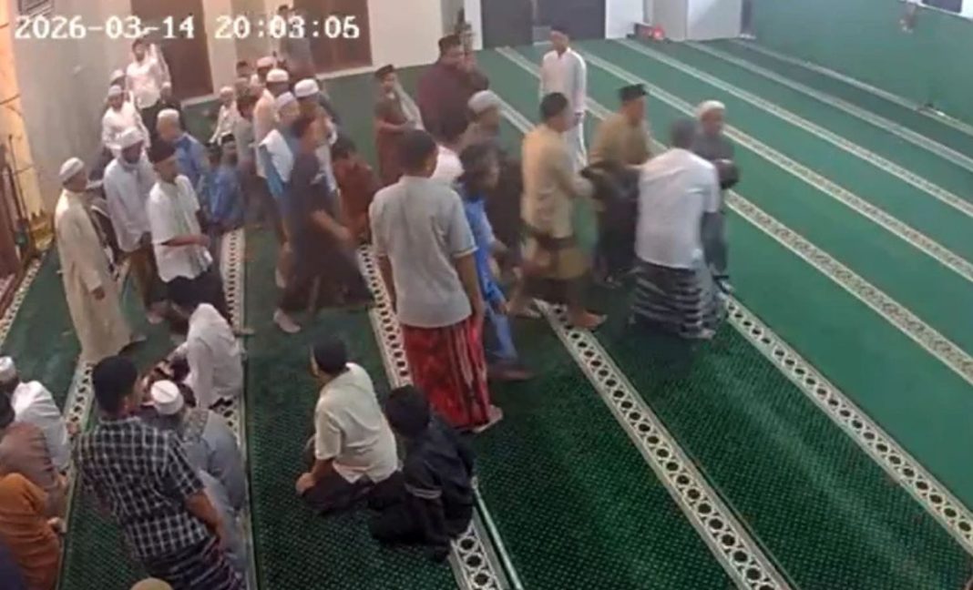 Jemaah Meninggal Saat Sujud Salat Tarawih di Depok